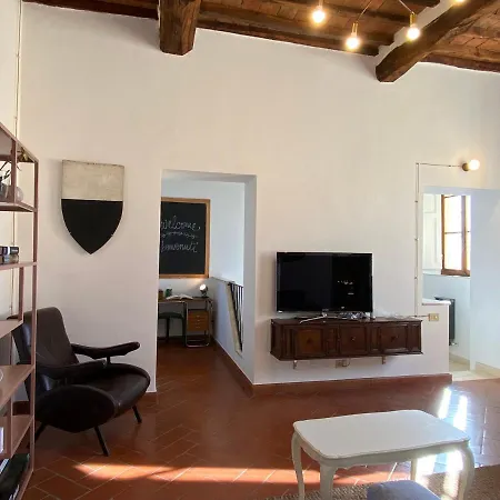 Glamorous - Historic Il Serraglio Apartment